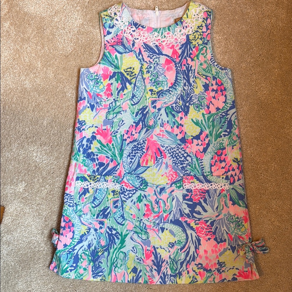 Lilly’s hard to find Mermaid’s Cove pattern.  In excellent used condition.